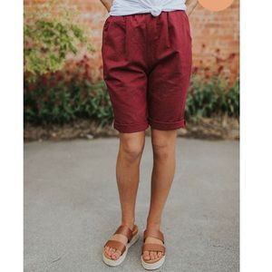 Dark red pleated short